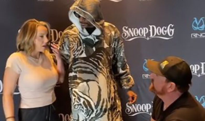 Snoop Dogg-gal való fotózkodás közben kérte meg a barátnője kezét, a rapper nem tudta követni az eseményeket